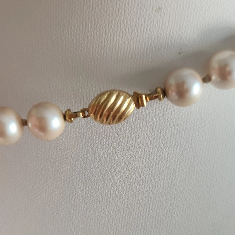 Elegant Pearl Look Necklace